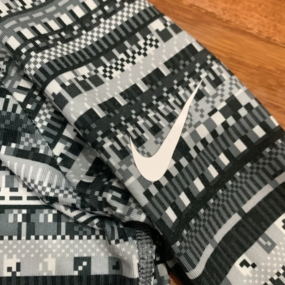 Nike pro pullover